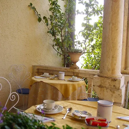 Clodia Hotel